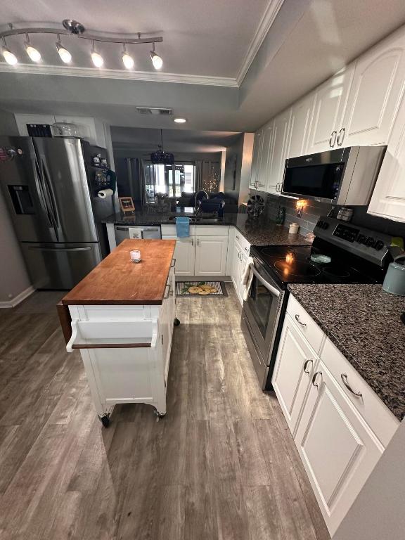 PARK SQUARE CONDO (AKA COUNTRY MEADOWS CONDO) - Residential