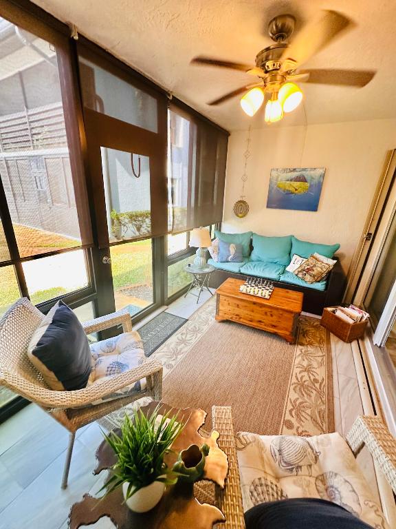 PARK SQUARE CONDO (AKA COUNTRY MEADOWS CONDO) - Residential