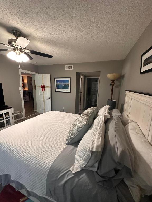 PARK SQUARE CONDO (AKA COUNTRY MEADOWS CONDO) - Residential