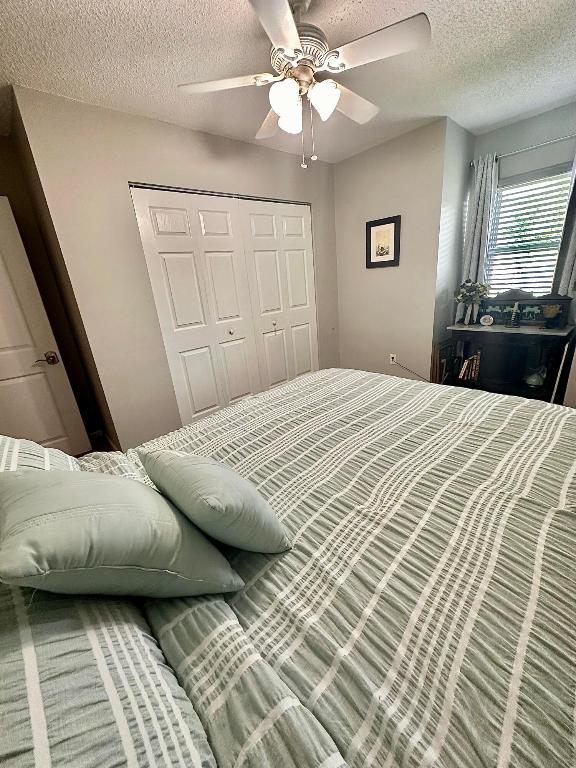 PARK SQUARE CONDO (AKA COUNTRY MEADOWS CONDO) - Residential