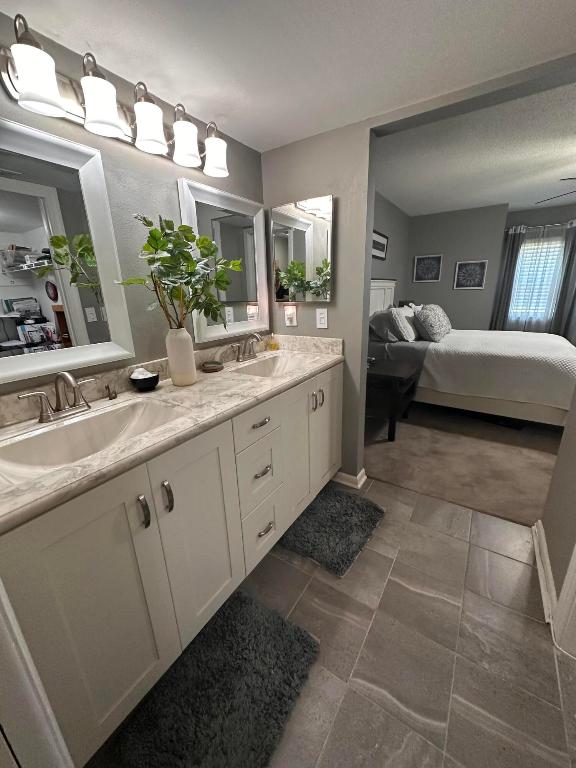 PARK SQUARE CONDO (AKA COUNTRY MEADOWS CONDO) - Residential