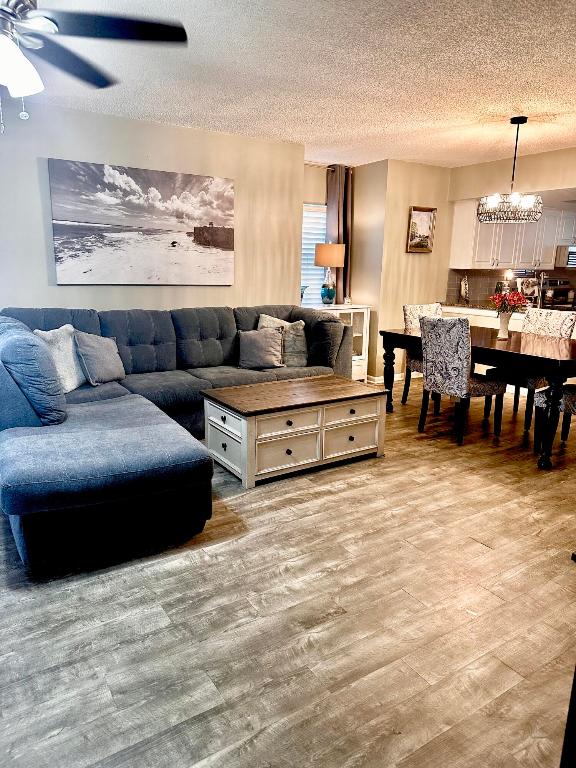 PARK SQUARE CONDO (AKA COUNTRY MEADOWS CONDO) - Residential