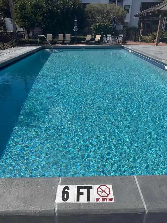 PARK SQUARE CONDO (AKA COUNTRY MEADOWS CONDO) - Residential