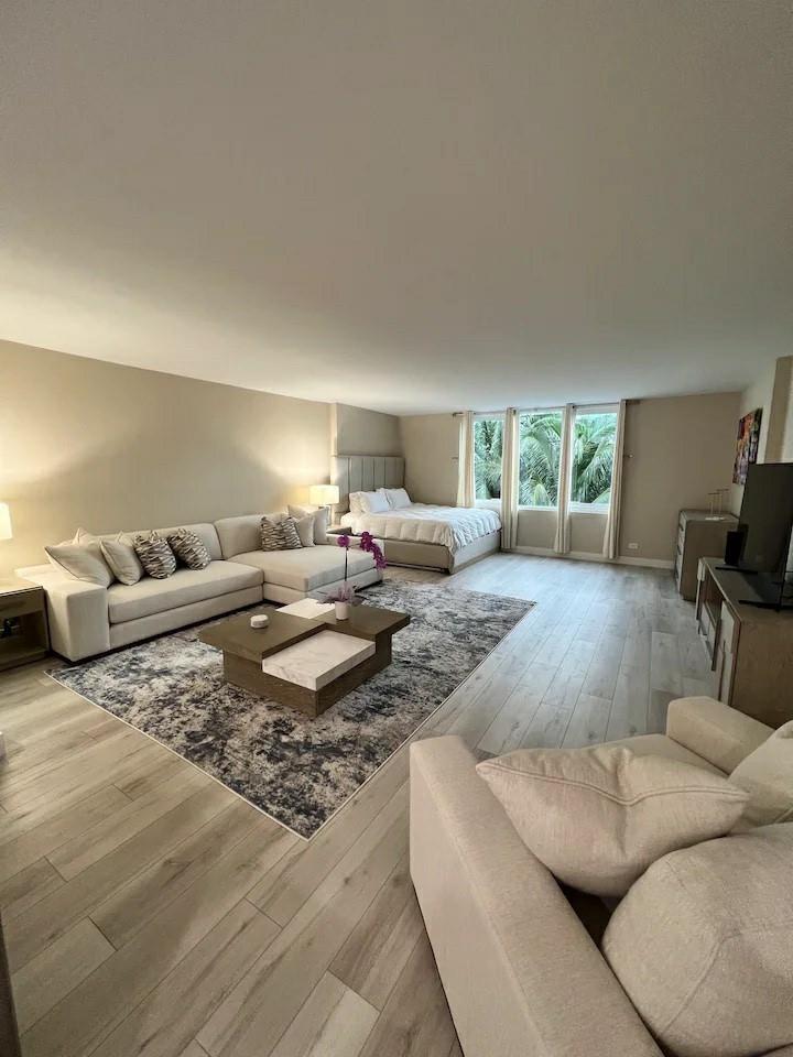 2301 Collins Ave 327