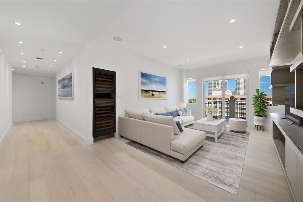 DOLCE VITA CONDO - Residential