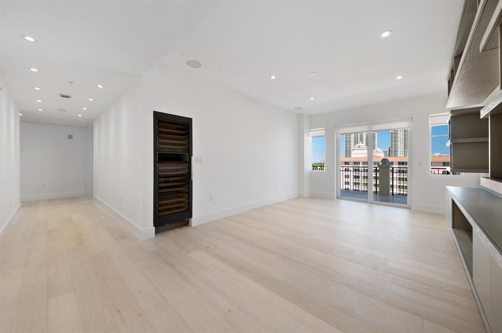 DOLCE VITA CONDO - Residential