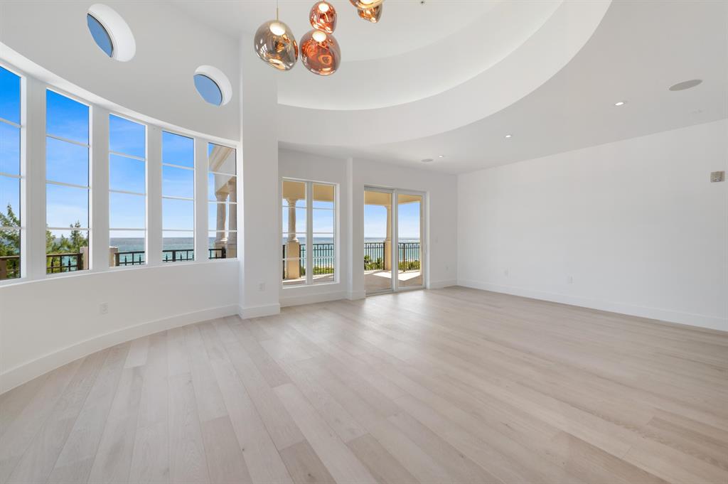 DOLCE VITA CONDO - Residential