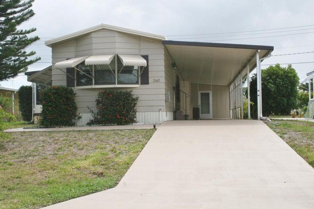 Photo of 7142 SE Bluebird Circle, Hobe Sound, FL 33455 (MLS # R11090613)