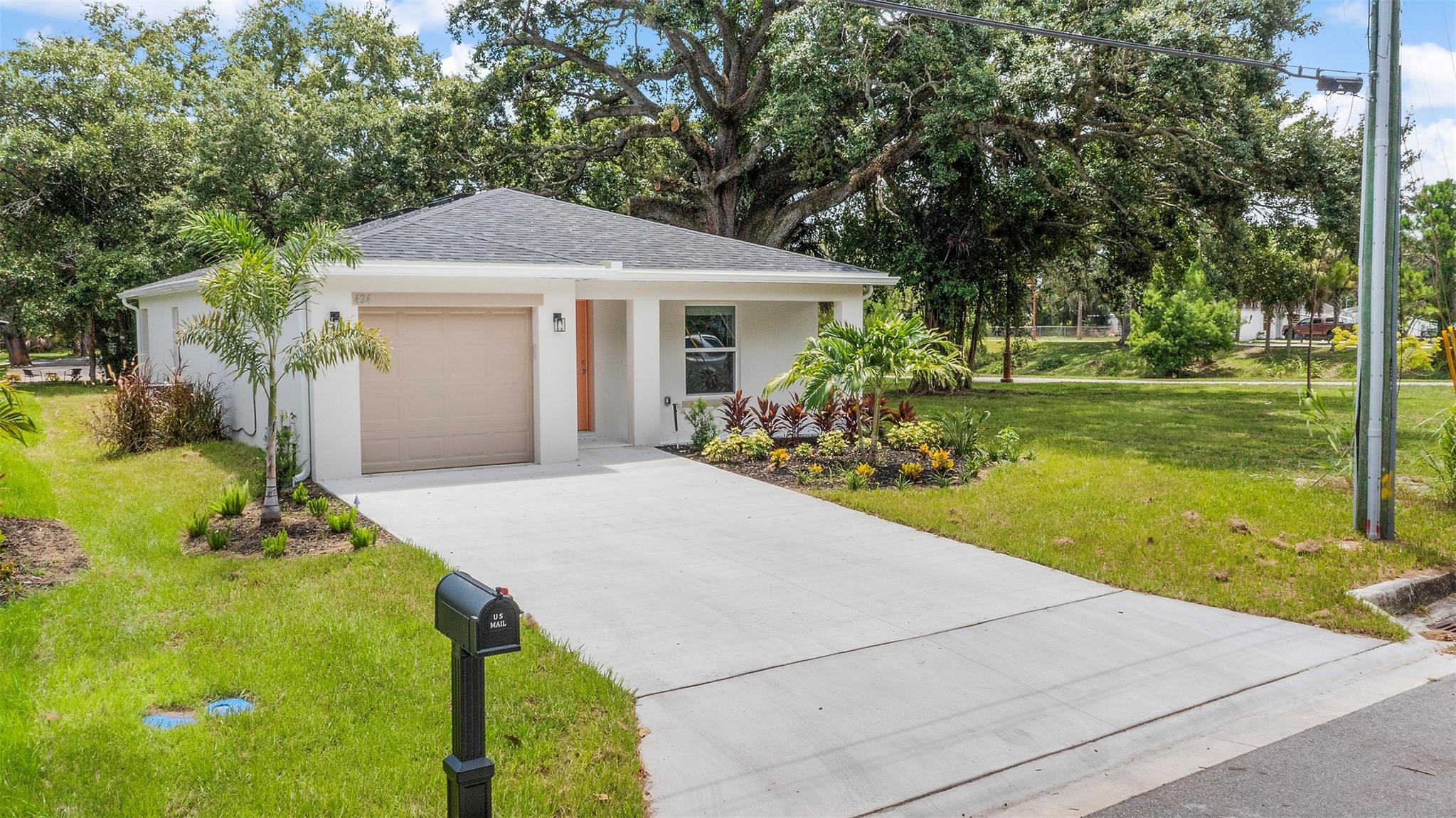 424 Douglas Ct