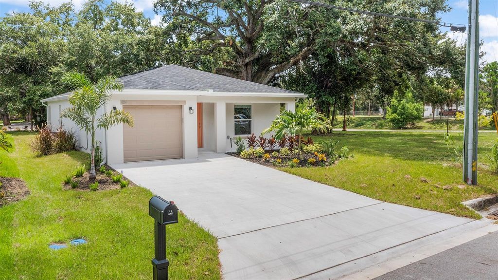 Photo of 424 Douglas Court, Fort Pierce, FL 34950 (MLS # F10505976)