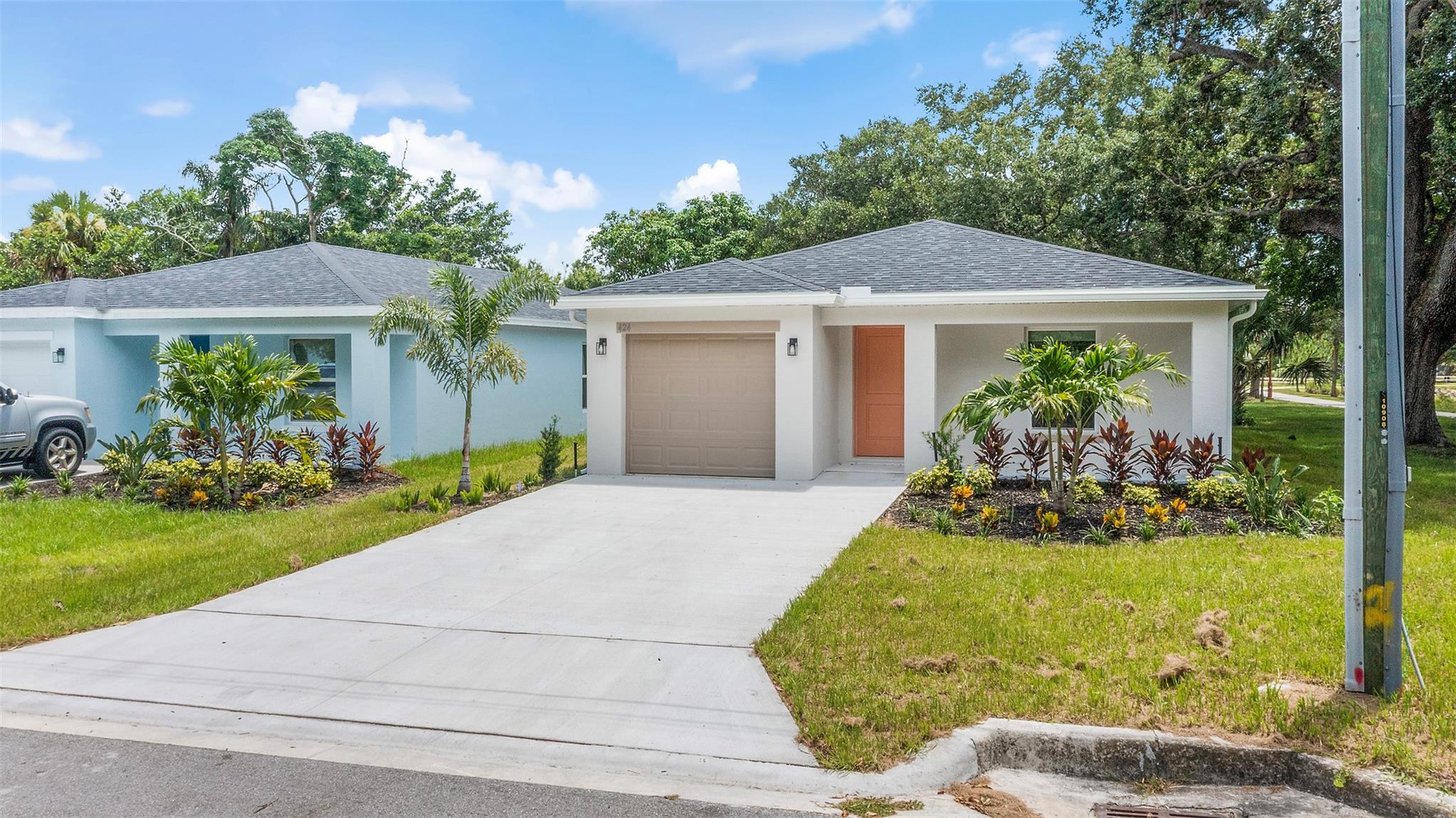 424 Douglas Ct