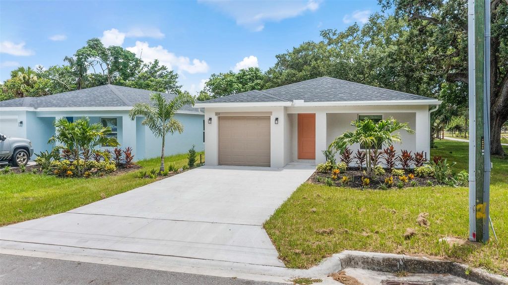 Photo of 424 Douglas Court, Fort Pierce, FL 34950 (MLS # F10505976)
