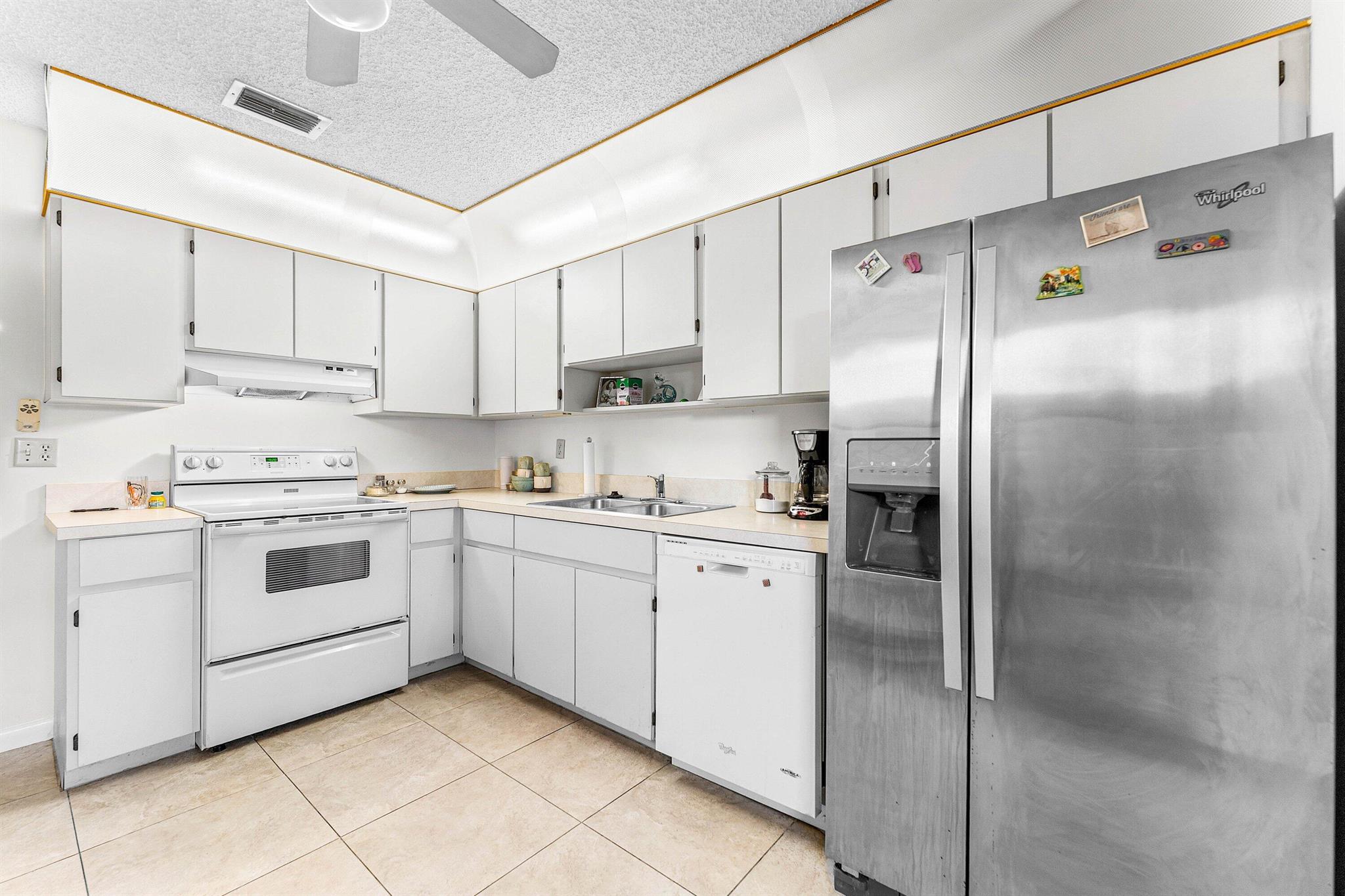 VILLAS OF HOBE SOUND COND - Residential