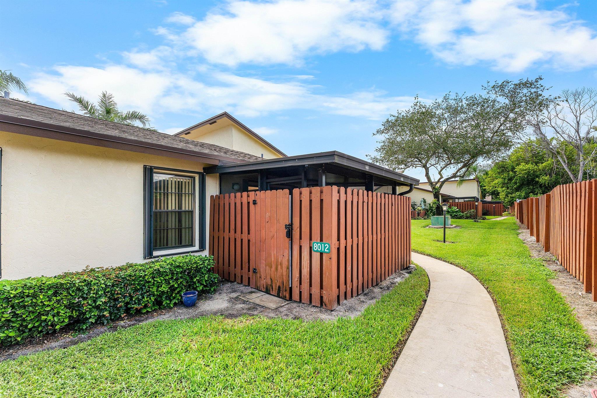 VILLAS OF HOBE SOUND COND - Residential
