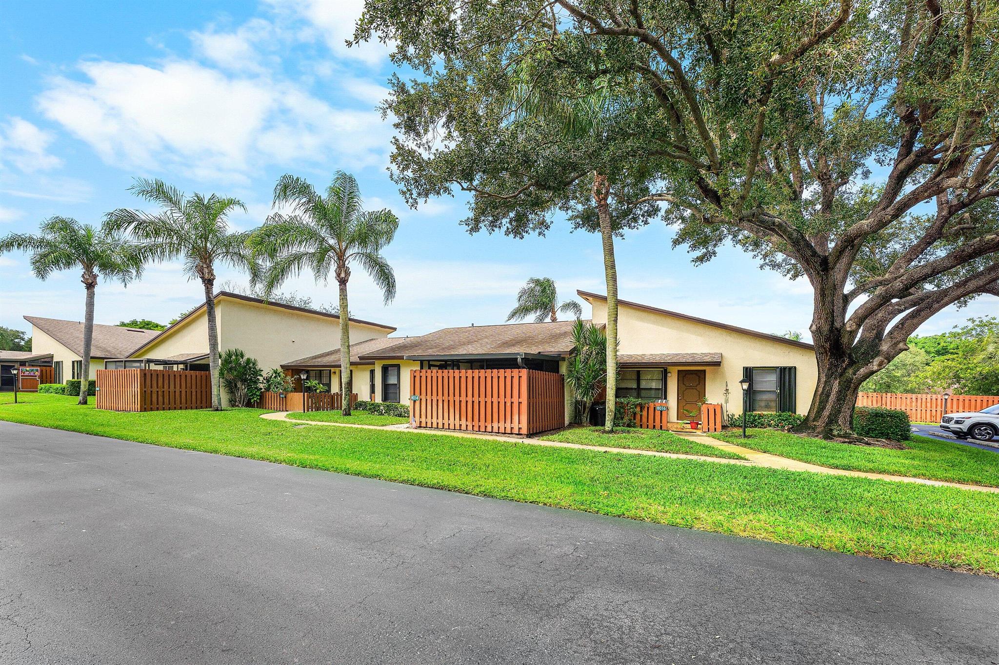 VILLAS OF HOBE SOUND COND - Residential