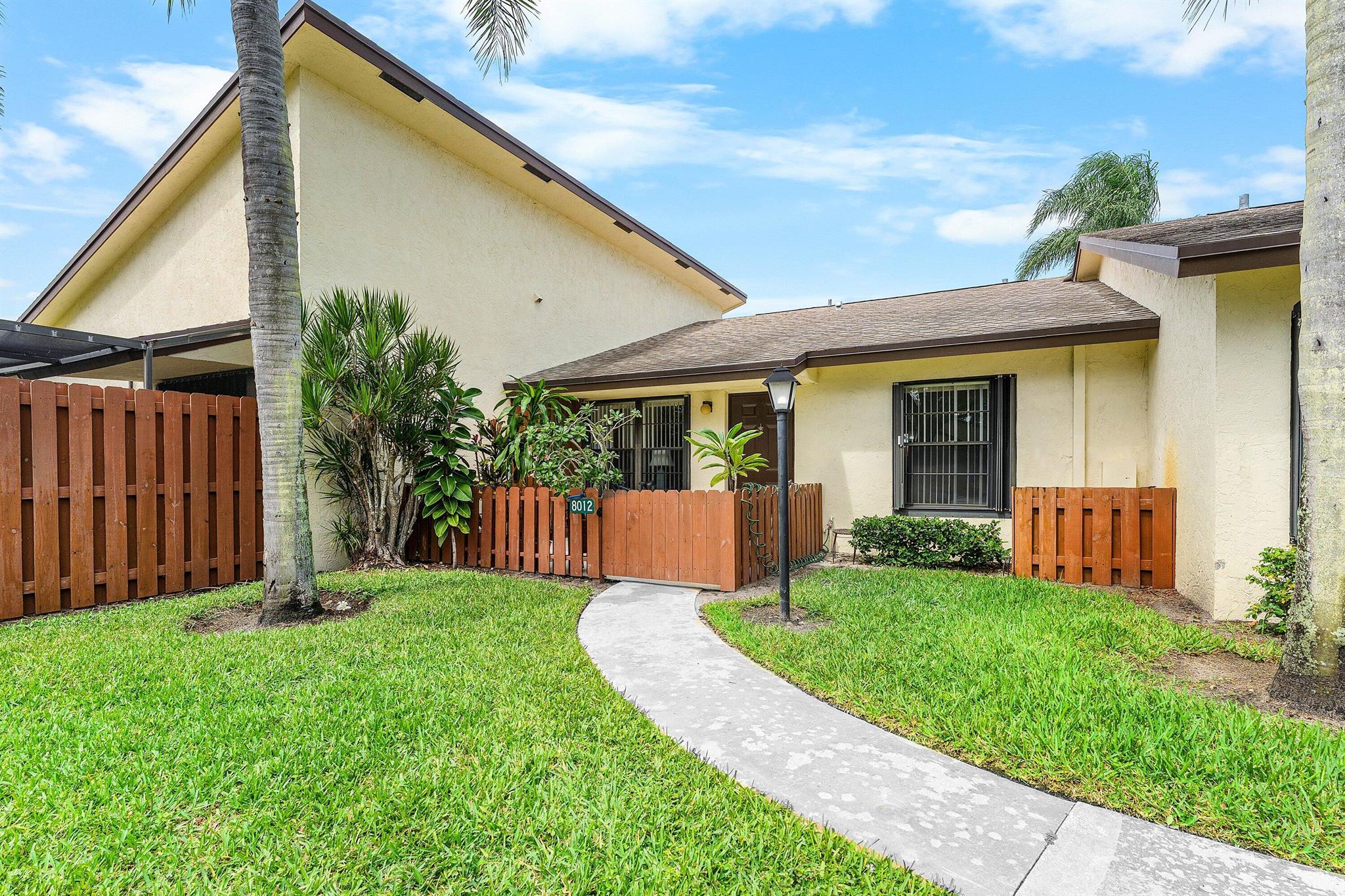 VILLAS OF HOBE SOUND COND - Residential