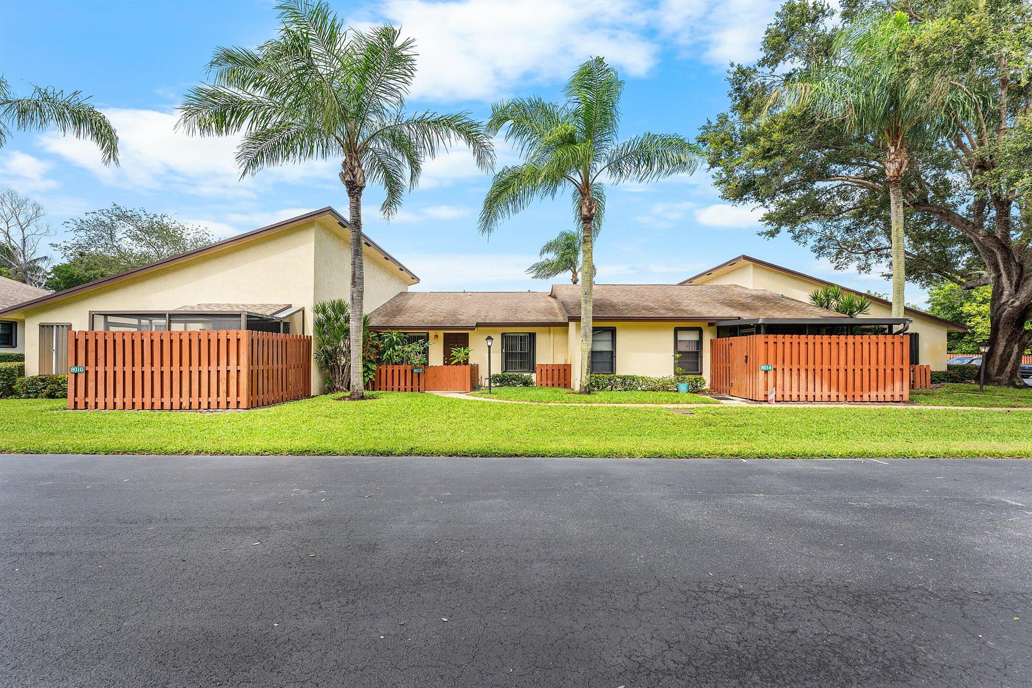 VILLAS OF HOBE SOUND COND - Residential