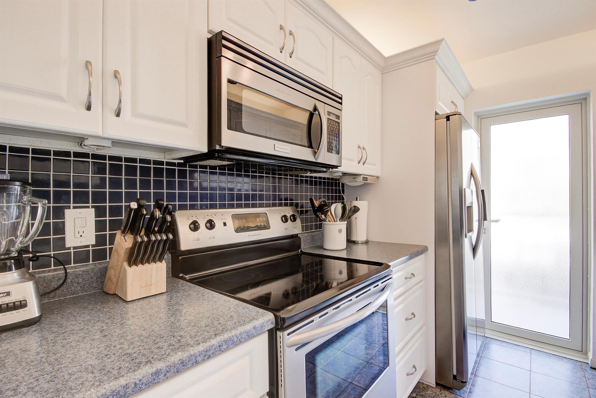 PENTHOUSE HIGHLANDS CONDO - Residential Lease