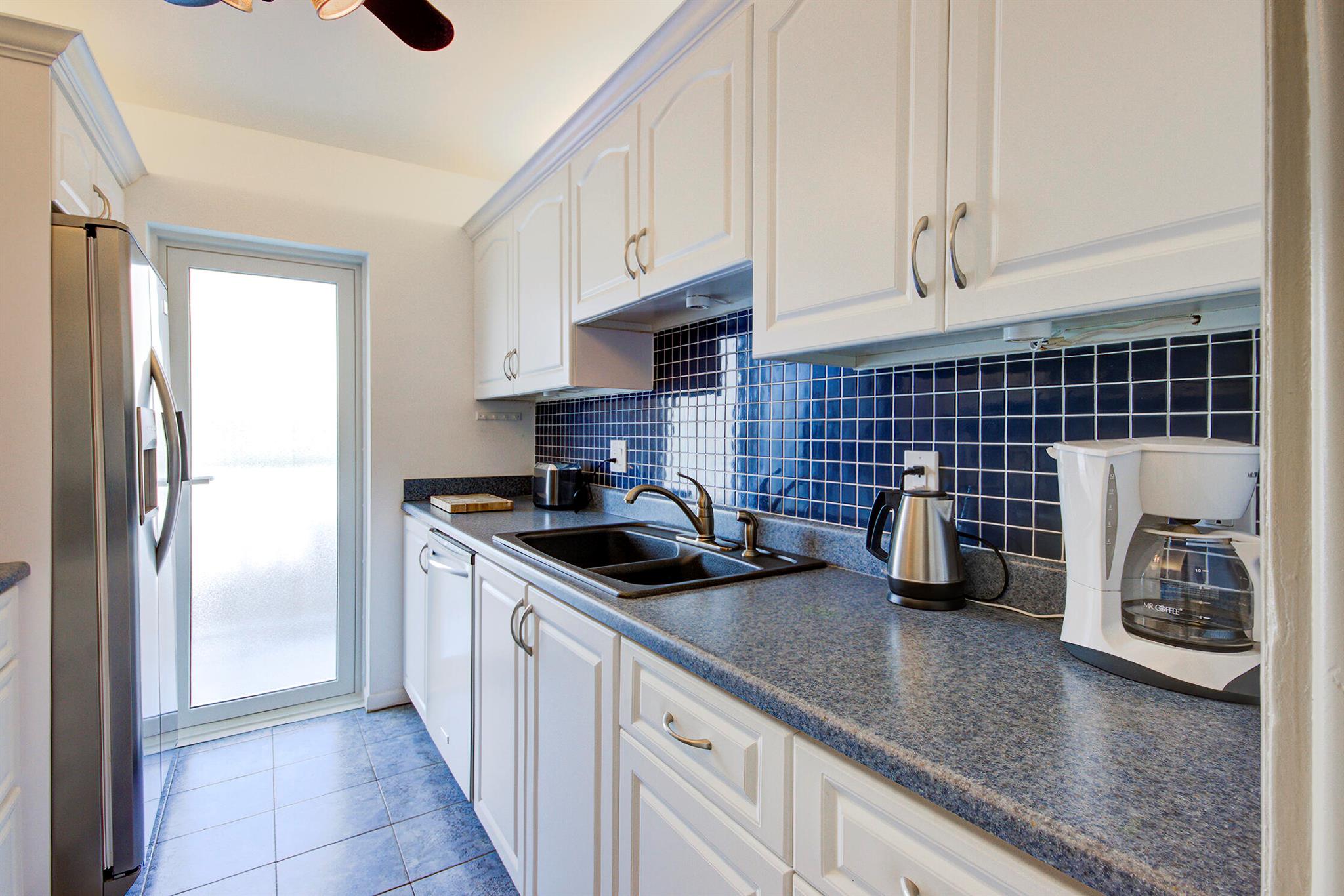 PENTHOUSE HIGHLANDS CONDO - Residential Lease