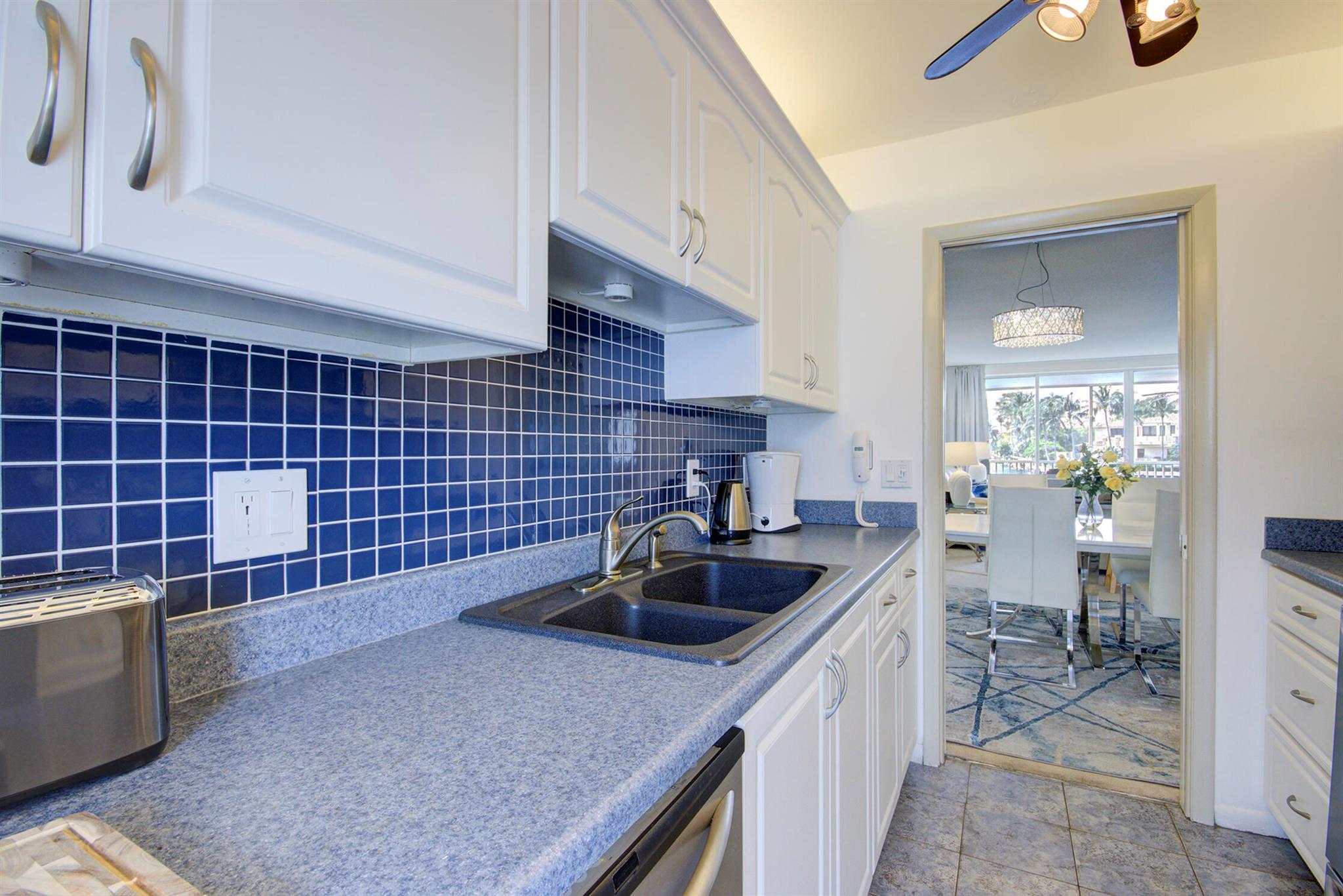 PENTHOUSE HIGHLANDS CONDO - Residential Lease