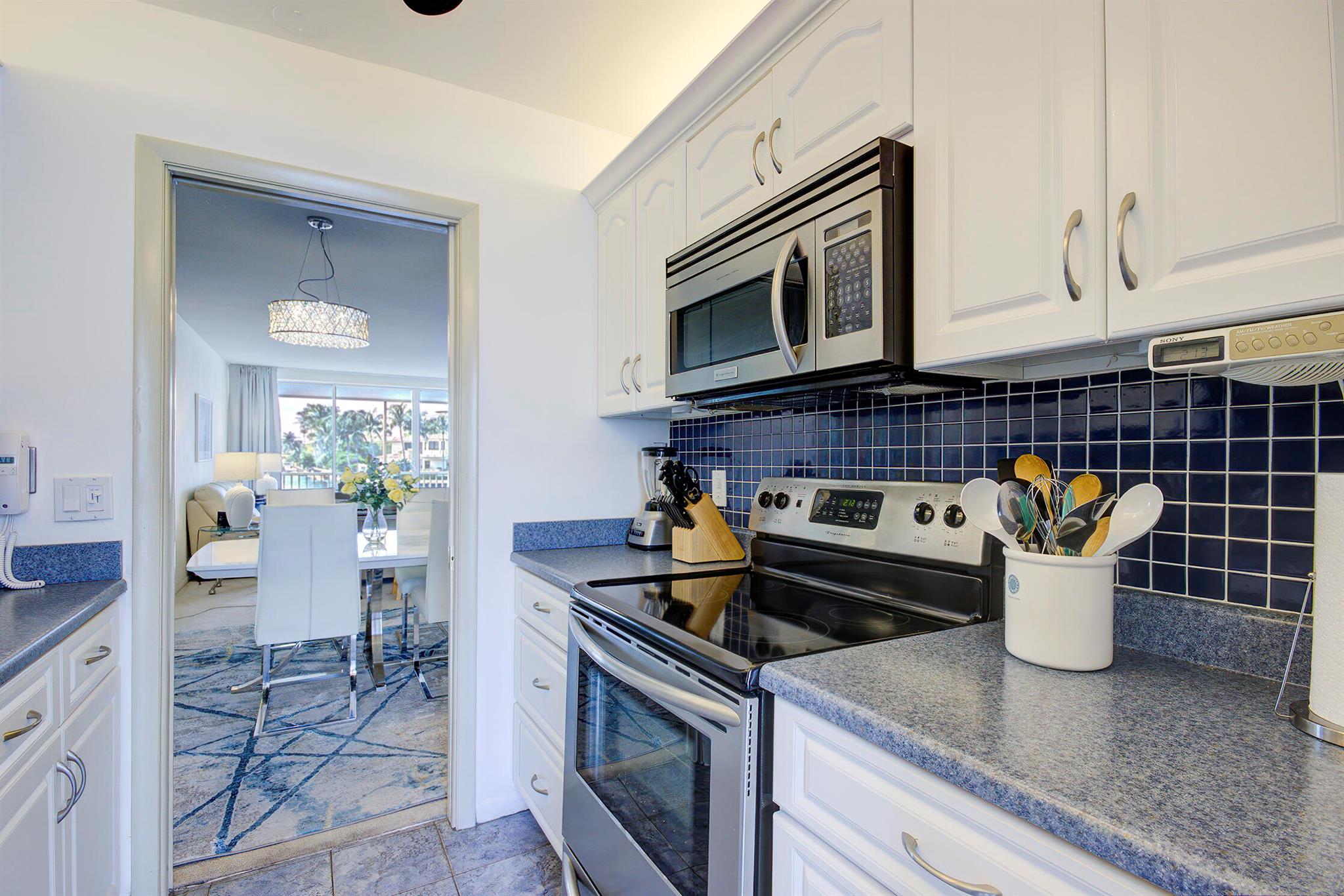 PENTHOUSE HIGHLANDS CONDO - Residential Lease