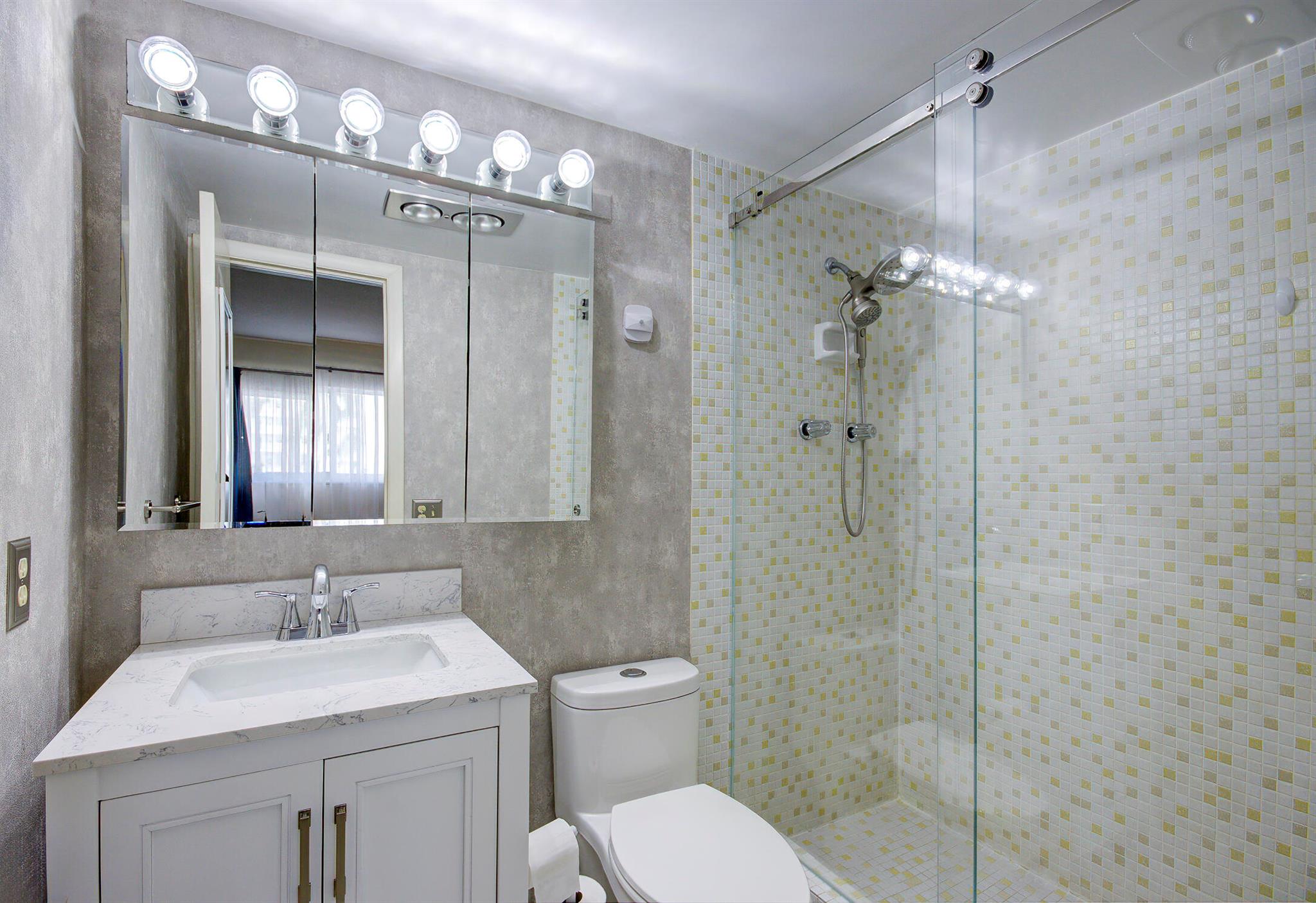 PENTHOUSE HIGHLANDS CONDO - Residential Lease