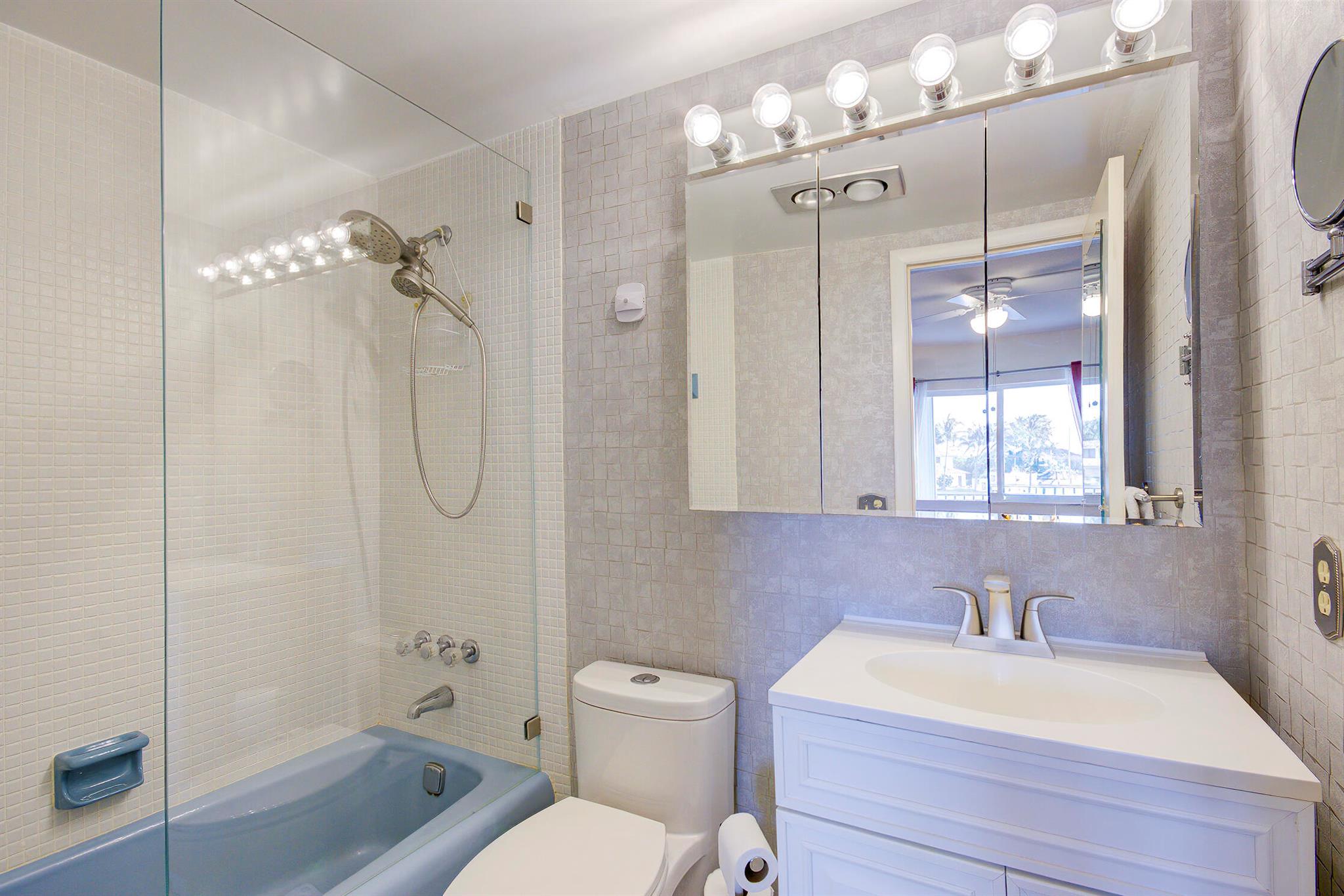 PENTHOUSE HIGHLANDS CONDO - Residential Lease