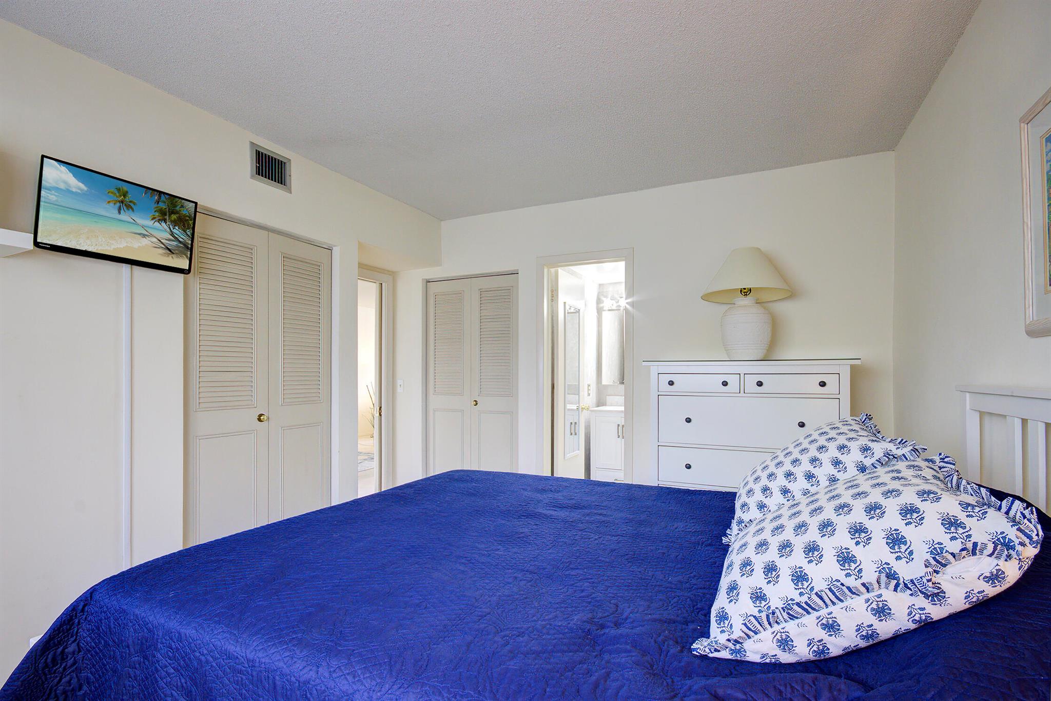PENTHOUSE HIGHLANDS CONDO - Residential Lease