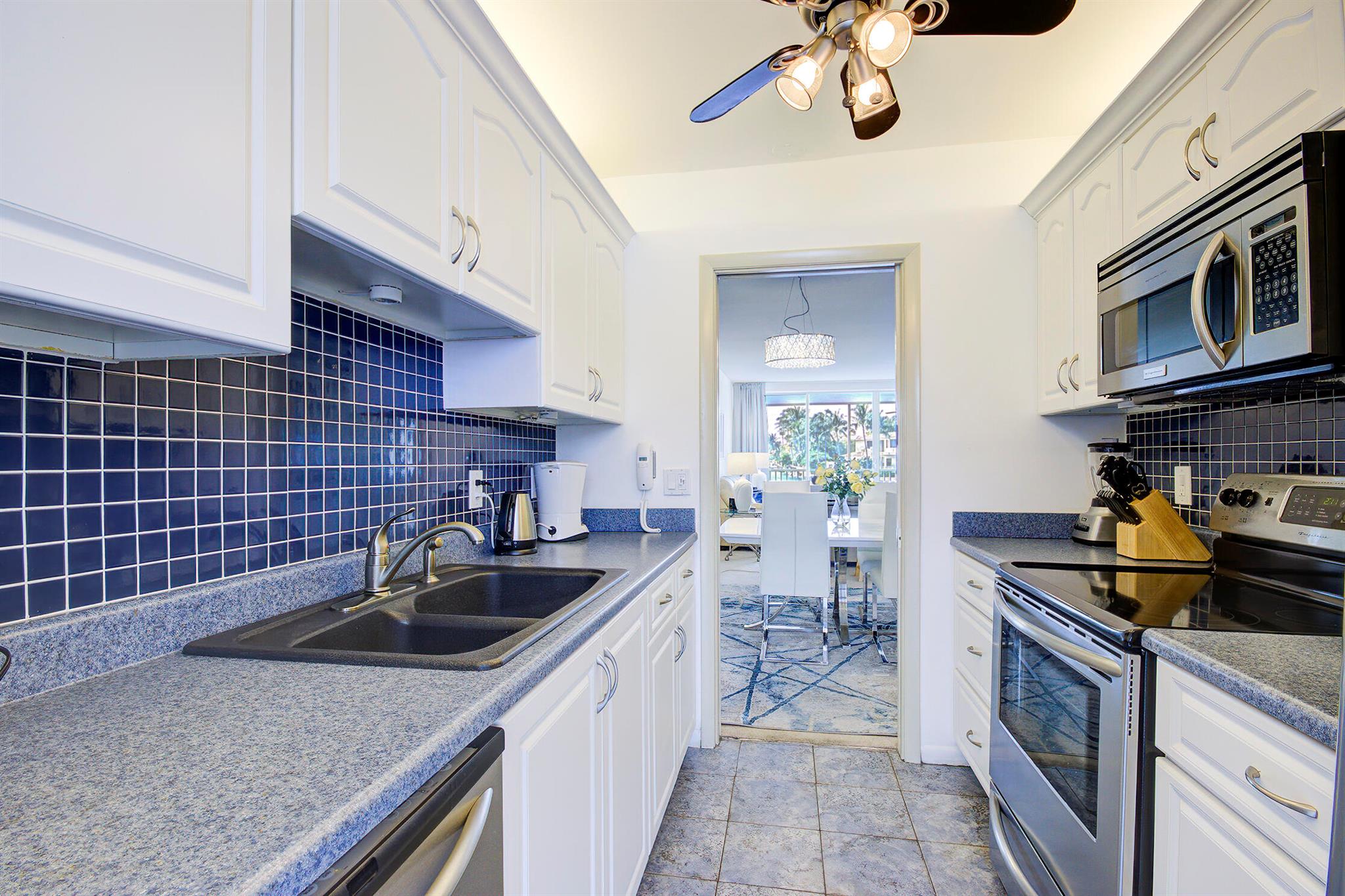 PENTHOUSE HIGHLANDS CONDO - Residential Lease