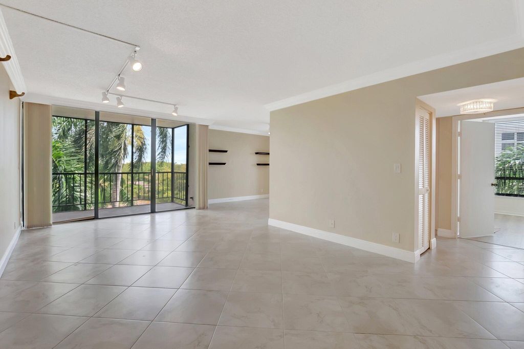 Photo of 6805 Willow Wood Drive #5052, Boca Raton, FL 33434 (MLS # R11084442)