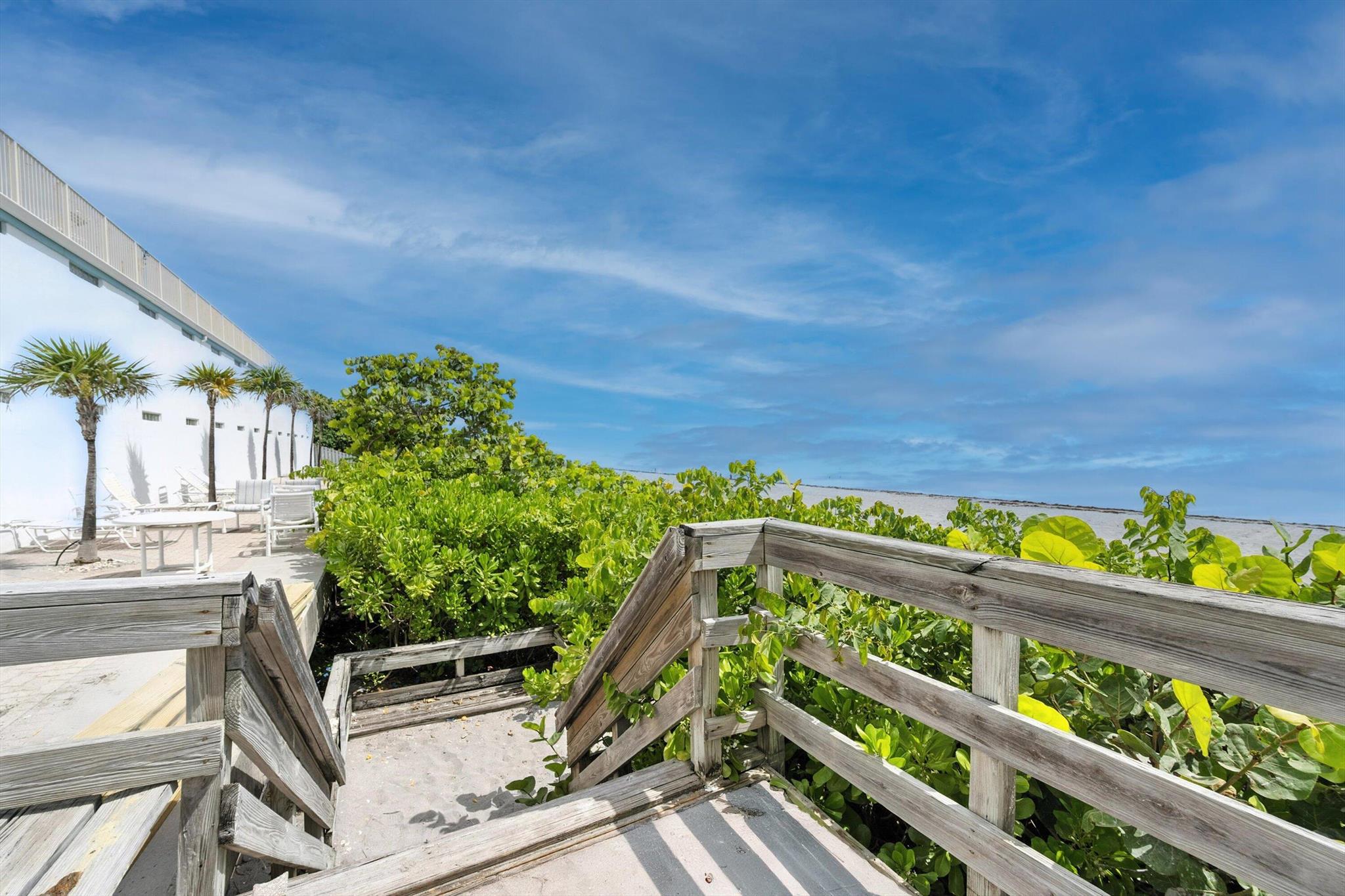 JUNO BY THE SEA NORTH THE - Residential