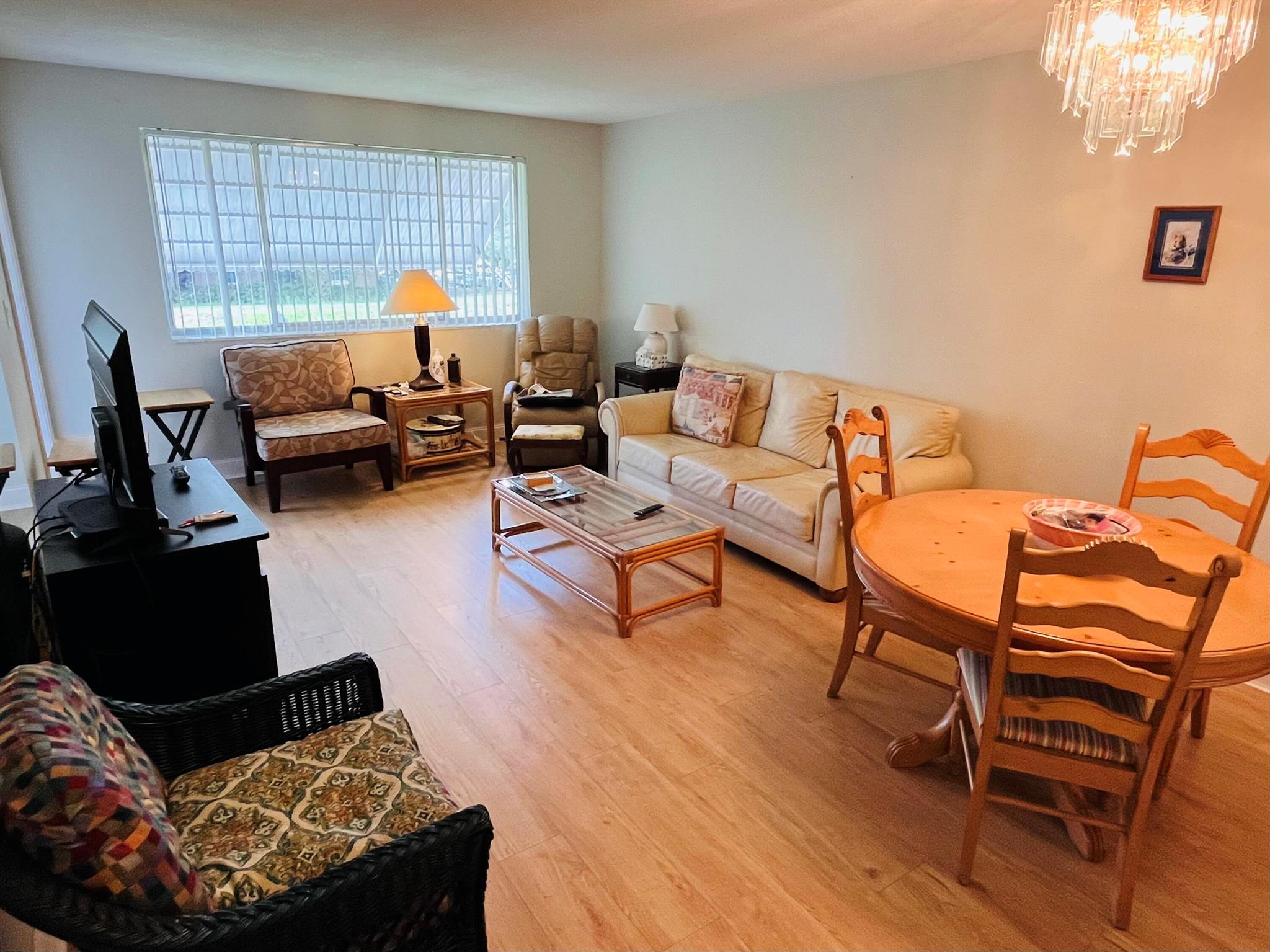 2812 S Garden Drive 206, Lake Worth, FL, 33461/$67,500 2 2812 S Garden Drive 206