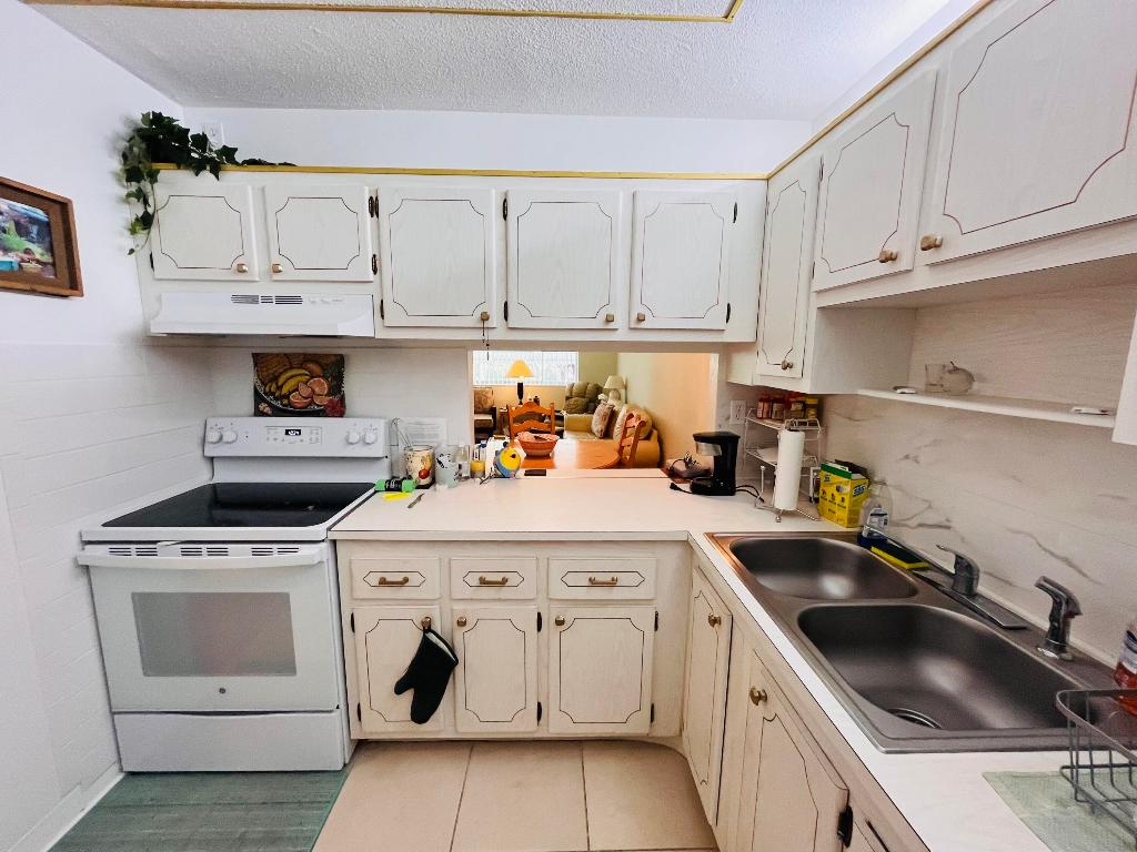 LAKE CLARKE GARDENS CONDO 22 - Residential