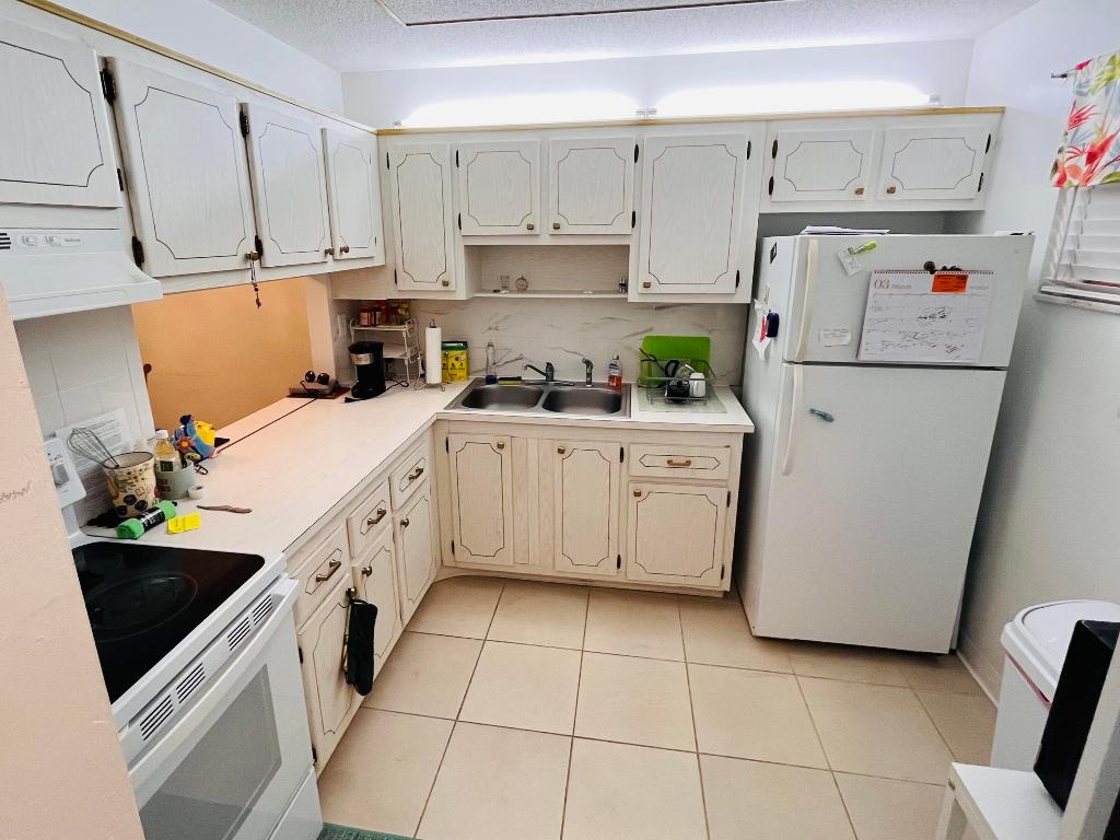 LAKE CLARKE GARDENS CONDO 22 - Residential