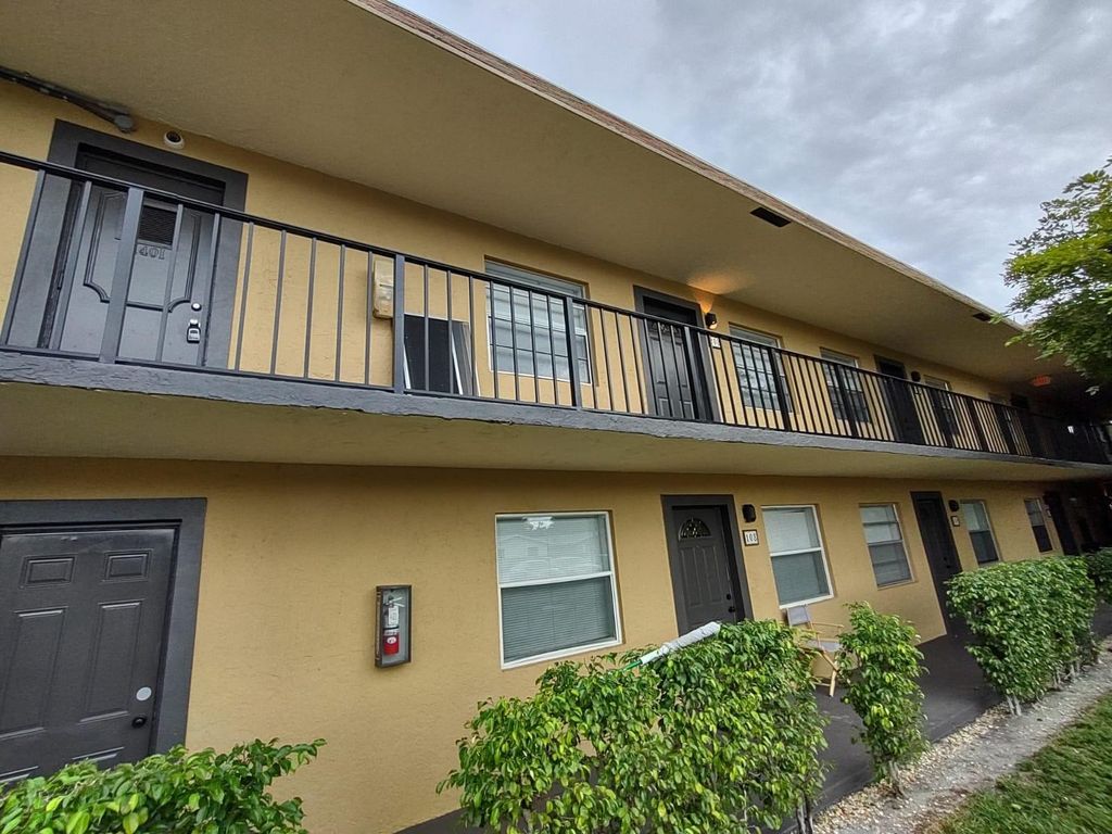 Photo of 1401 NE 17th Court #208, Fort Lauderdale, FL 33305 (MLS # B26022381)