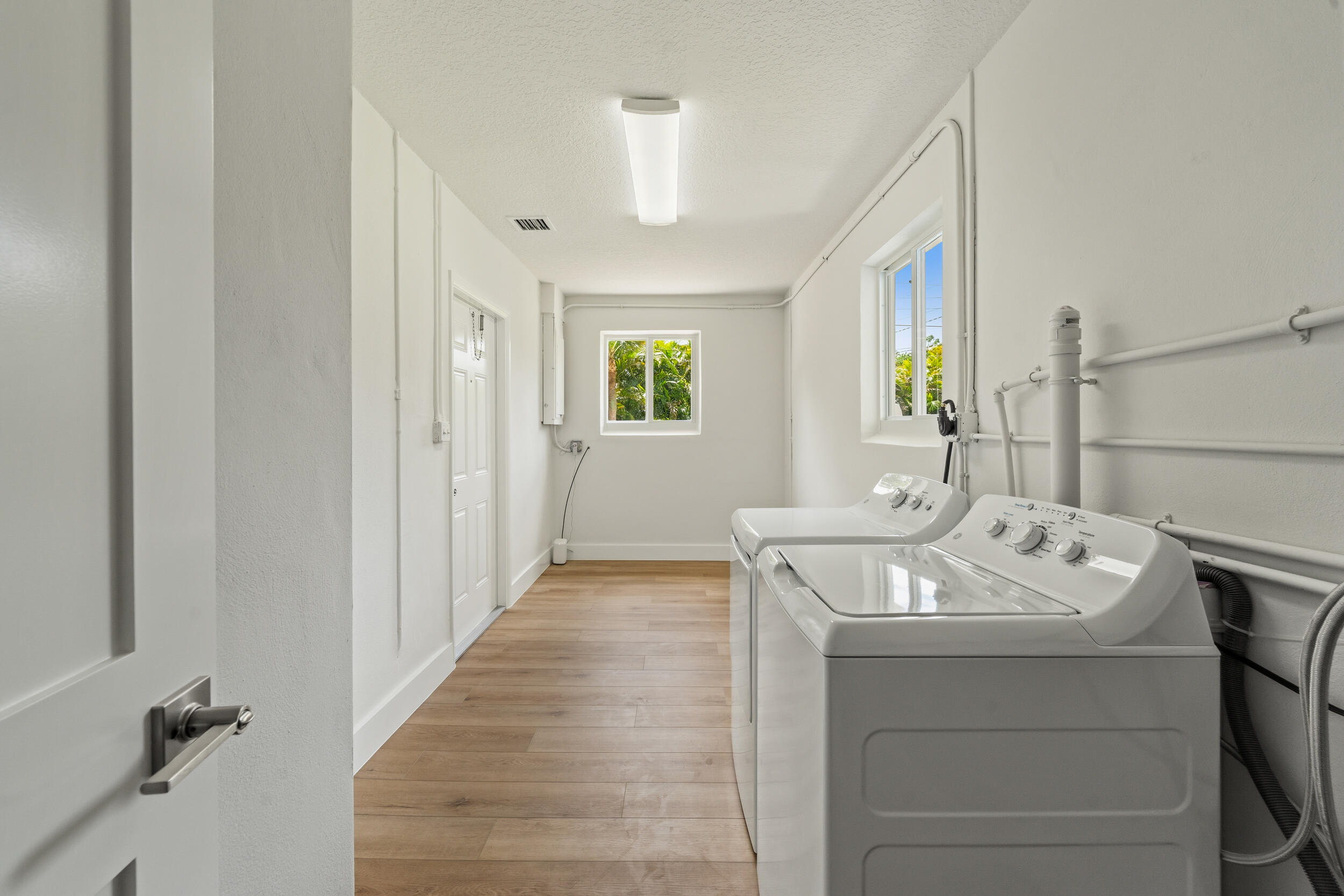 SQUARE LAKE - Residential