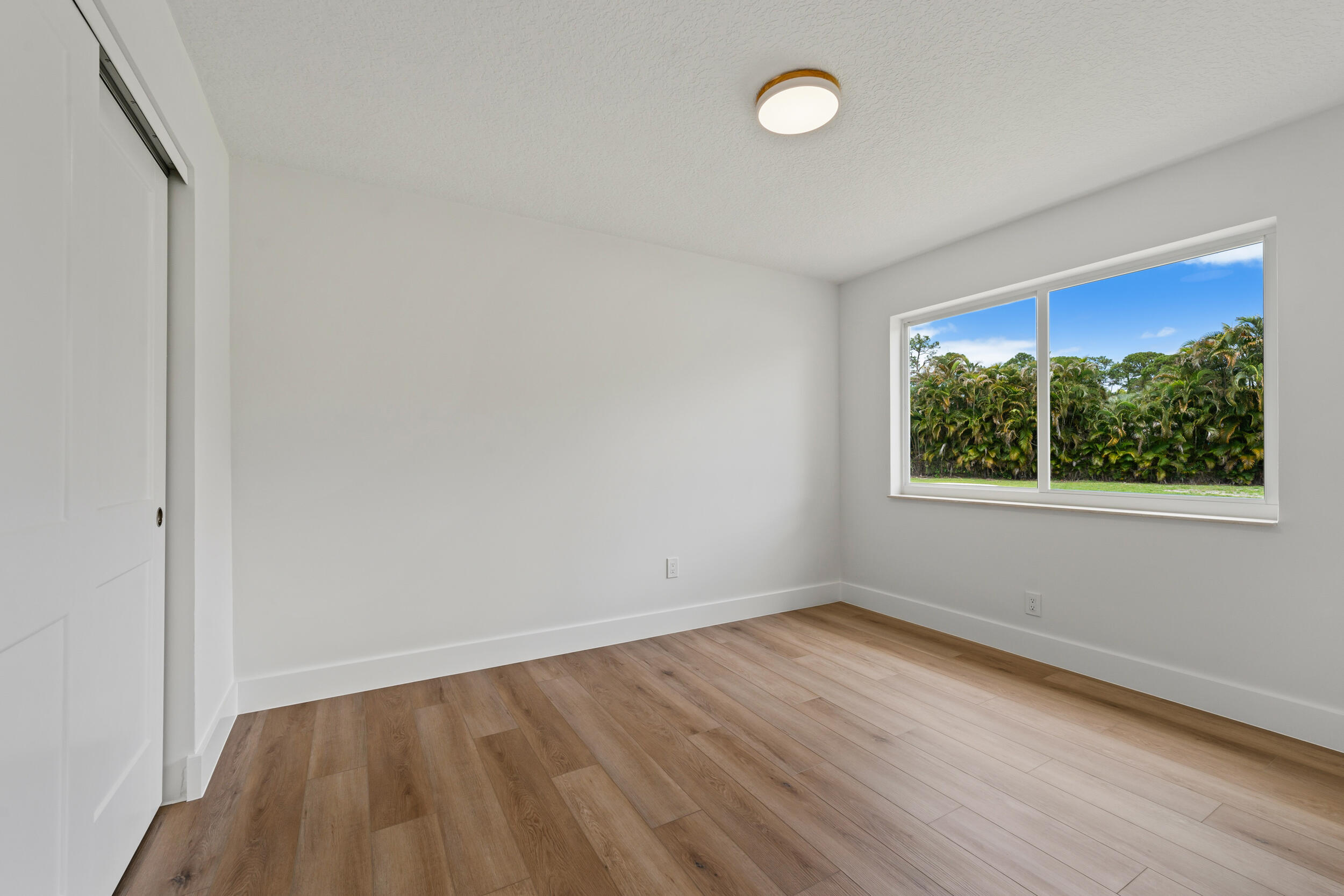 SQUARE LAKE - Residential