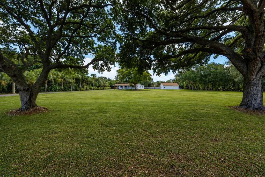 Photo of 8781 N Virginia Avenue, Palm Beach Gardens, FL 33418 (MLS # B26016673)