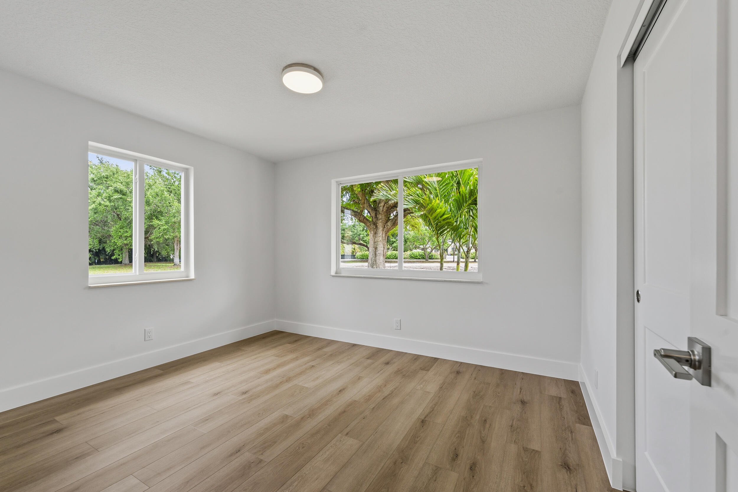 SQUARE LAKE - Residential