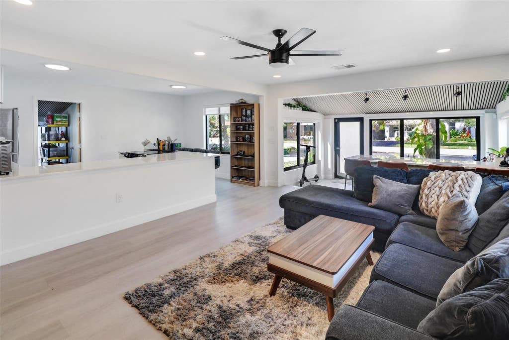 Photo of 508 SW 13th Street, Fort Lauderdale, FL 33315 (MLS # B26060609)