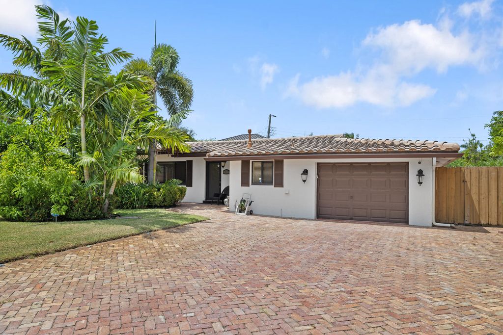 Photo of 3211 Seaward Drive, Lauderdale By The Sea, FL 33062 (MLS # B26022159)