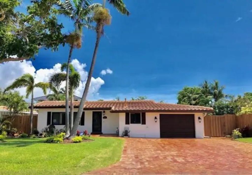Photo of 3211 Seaward Drive, Lauderdale By The Sea, FL 33062 (MLS # B26022159)