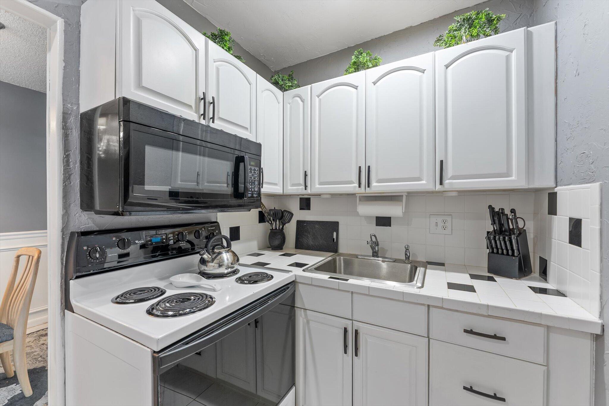 MAYFAIR APT CO-OP - Residential