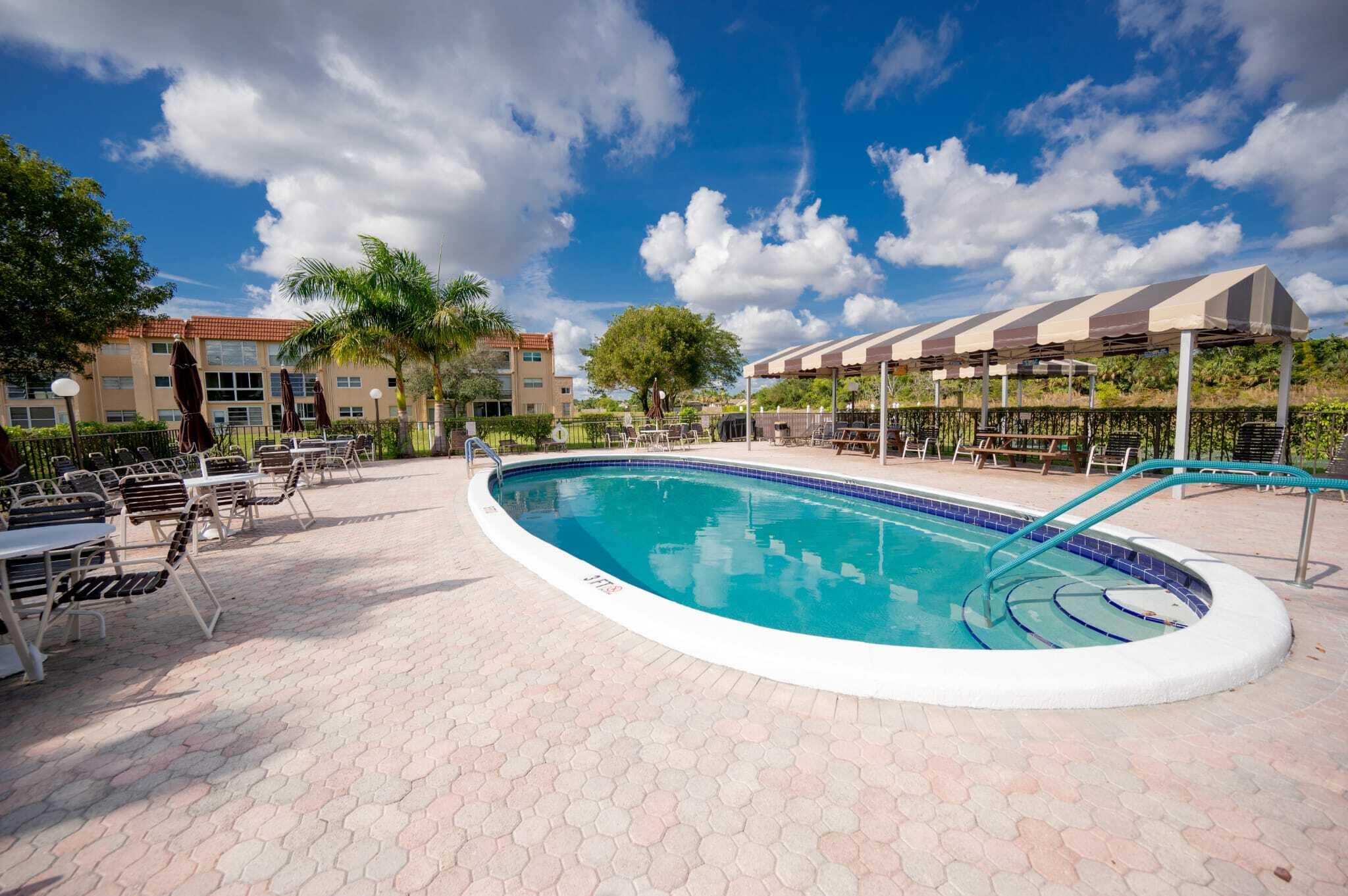 SUNRISE LAKES 3 CONDO - Residential