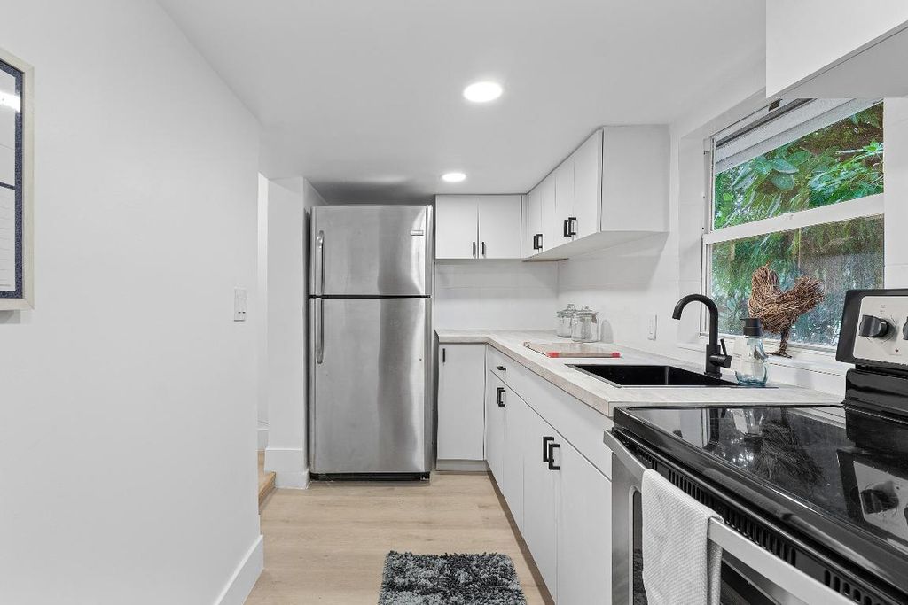 Photo of 107 SW 4th Avenue, Delray Beach, FL 33444 (MLS # R11122961)