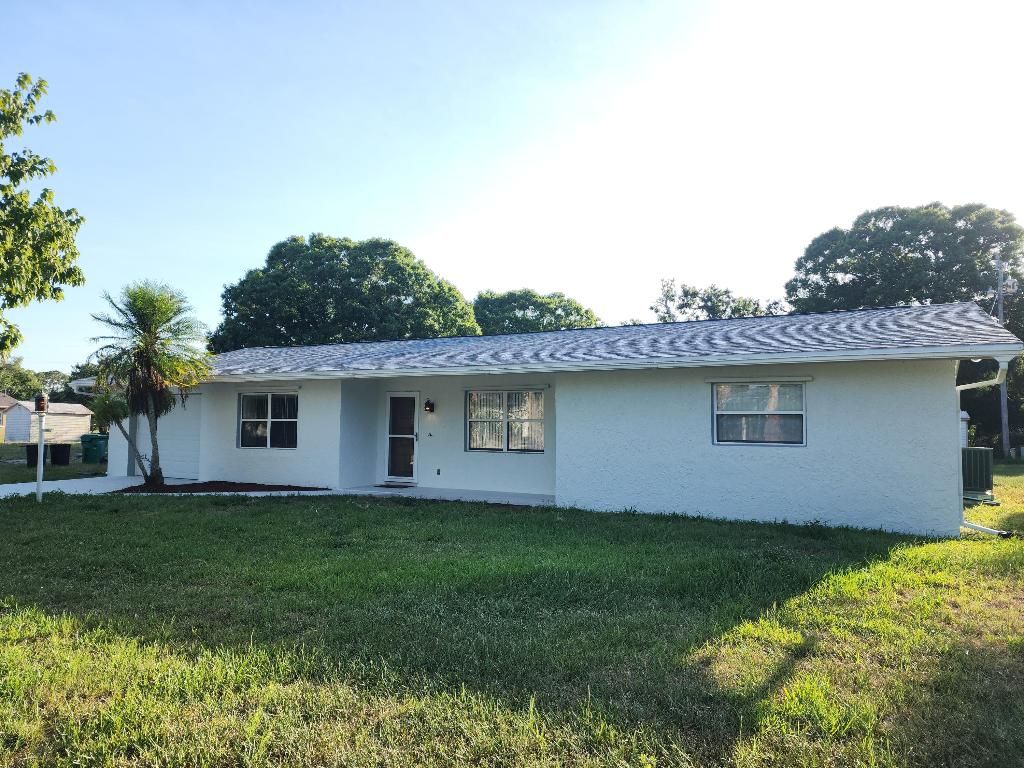 Photo of 5213 Hummingbird Way, Fort Pierce, FL 34951 (MLS # R10993926)
