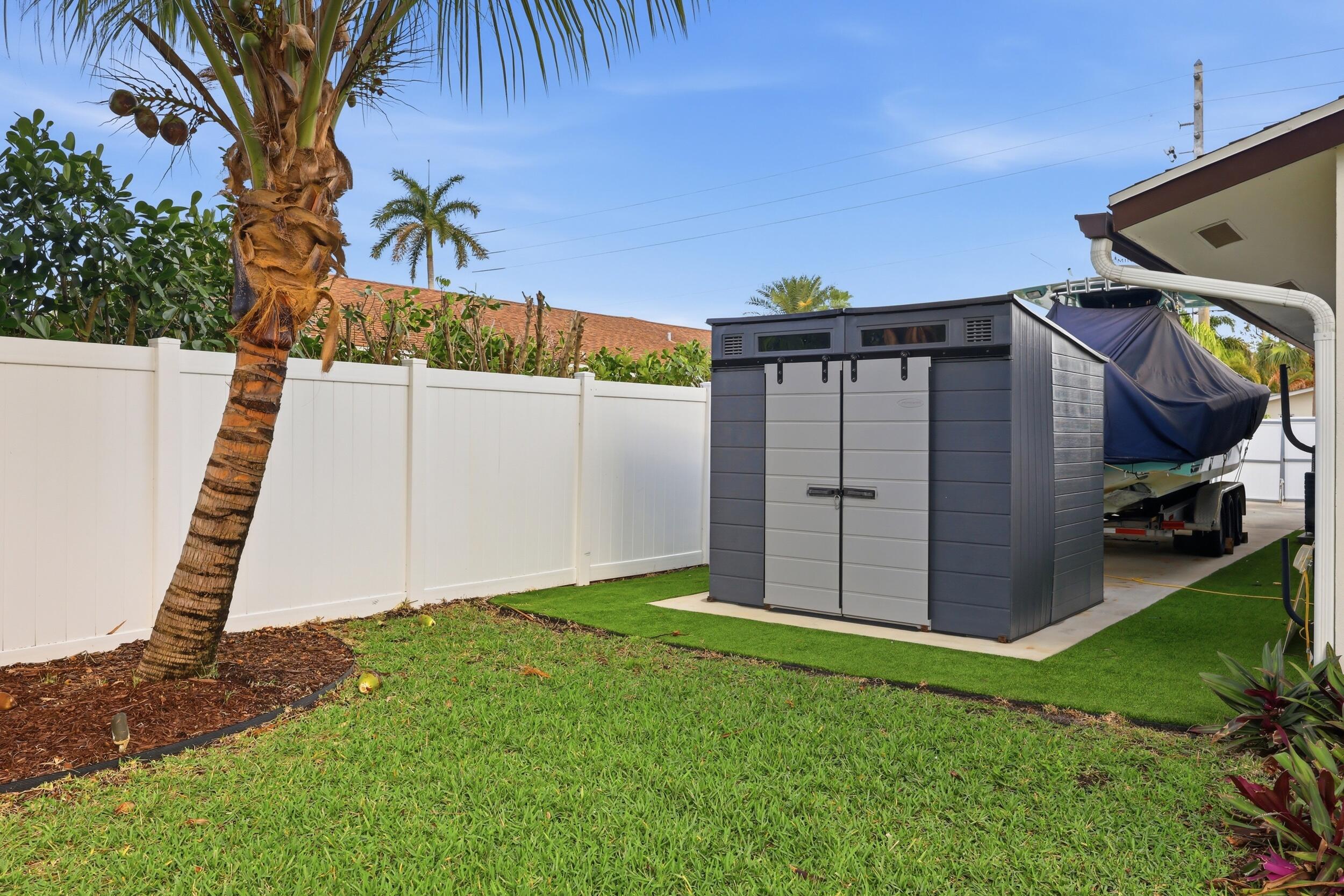 TEQUESTA COUNTRY CLUB - Residential