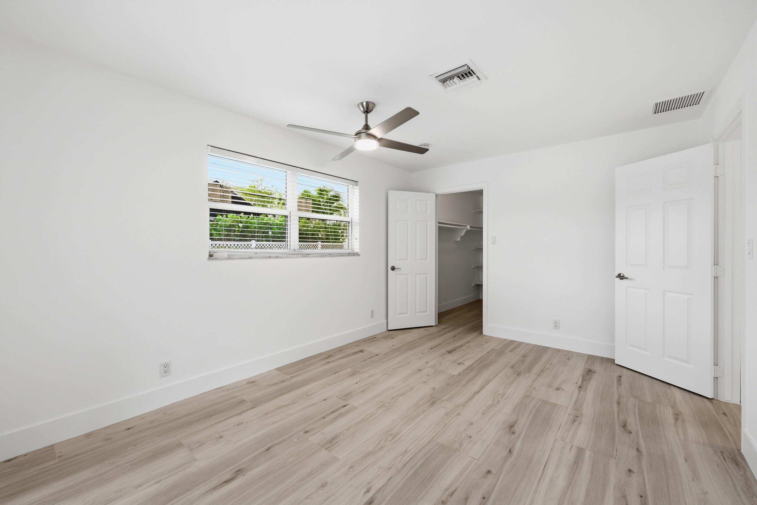 TEQUESTA COUNTRY CLUB - Residential