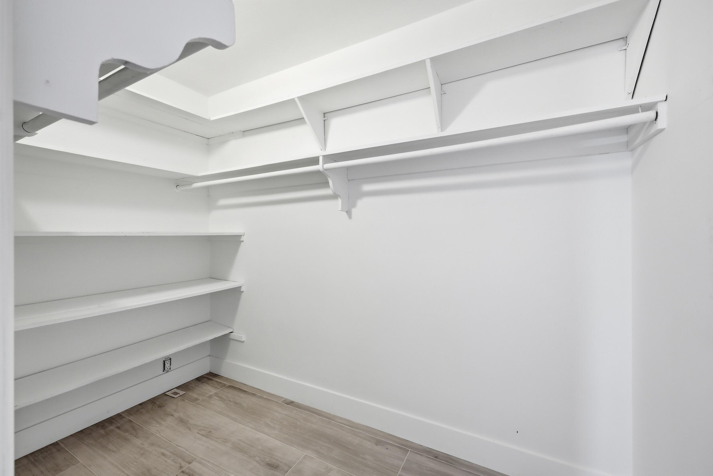 TEQUESTA COUNTRY CLUB - Residential