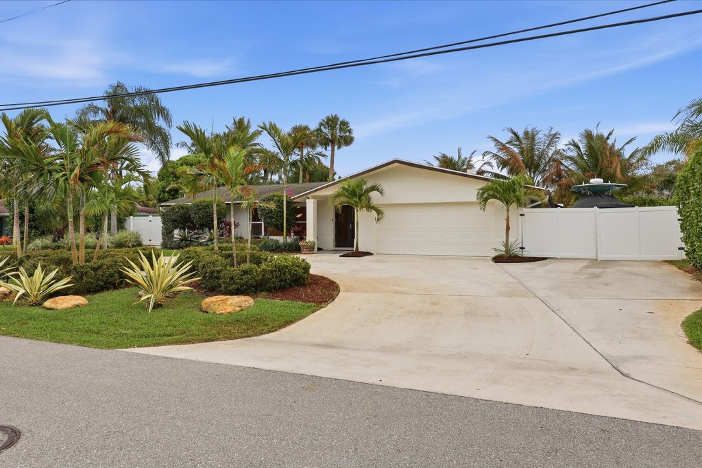 Photo of 7 River Drive, Tequesta, FL 33469 (MLS # B26004262)